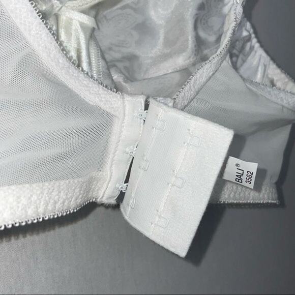 Bali Minimizer Satin Tracings Comfort Strap bra - Picture 10 of 12